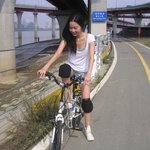 비쩍 마른 <b>홍수현</b>! 한강서 자전거 배우는 중?