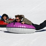 브래드피트와 졸리 가족, 눈썰매와 <b>보드</b> 타는 행복한 모습