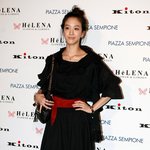 전혜진 결혼식 참석한 <b>려원</b>! 신발 특이하넹~!