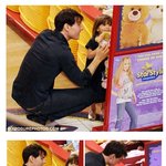 인형 고르는 <b>수리</b>의 진지한 모습! 너무 사랑스러워~