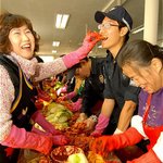우리가 함께 힘을 합쳐 도와야죠