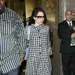 루시<b>리우</b>!!옆에 손잡은 거대한 흑인 남자는 누구냐!!