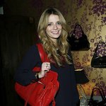 이쁜 <b>미샤</b>.. 그런데 다리에 저건 몰까...????