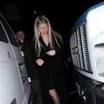 비오는 뉴욕 맨하탄 거리의 <b>음산</b>해 보이는 기네스 펠트로