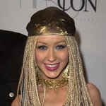 약혼] 자신의 남자친구이자 음반제작자 <b>조던</b> 브랫맨(26)과 약혼했