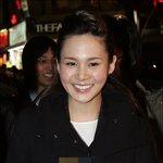 아이비, 신촌 거리에 떴다! 많은 <b>인파</b> 속 게릴라 데이트 현장