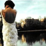 김민희, 이쁜 웨딩드레스 입고~!말라서 <b>등뼈</b>가 다보여;;