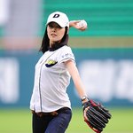 시구하는 <b>소이현</b>, 빵 터지는 굴욕사진 한장 ㅋㅋ