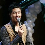최근 팬사인회속 조인성..<b>간지</b>가 좔좔..