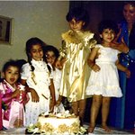 한복 입고 있는 사담 후세인 가족사진~