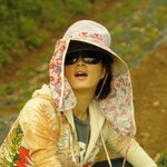 김혜수 선글라스 끼고 <b>밭일</b> 중!?