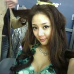 머리 <b>손질</b>중인 유니