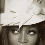 <b>나오미</b> <b>캠벨</b> 보그 화보