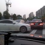 <b>횡단</b>보도를 건널때는 손을 들라고!!