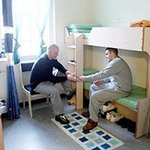 매춘부까지 들락거리는 호화교도소 논란..