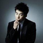 윤계상 새로 <b>촬영</b>한 프로필사진