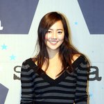스틸라 <b>행사장</b>의 유진~어깨 너무 넓은거 아냐?