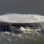 300km 상공에서 내려다 본 하늘은 어떨까?
