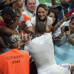 통곡할 사진 ㅠ0ㅠ 경기 후 아내와 포옹, <b>동수</b>와 악수하는 앙리