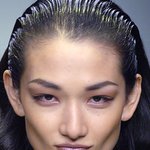 모델들의 눈물나게 안타까운 <b>발들</b>...