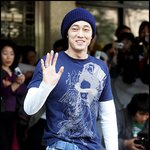 소지섭, 환한 미소로 <b>전역</b> 신고