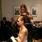 무대위 화려한 탑모델 무대뒤 <b>초라</b>한 식사