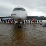 특명! <b>물속</b>에 빠진 비행기를 구하라!