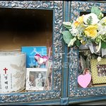 故 정다빈, <b>유니</b>와 함께 안치