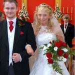 <b>단돈</b> 100원에 웨딩드레스 구입한 여성!!