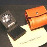 문자가 오면 <b>자동</b>으로 열리는 휴대폰