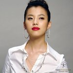 진한 <b>화장</b>이 안어울리는 한효주
