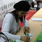 김옥빈 최근 팬 싸<b>인회</b> 현장