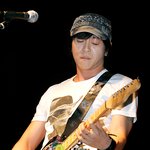 <b>윤도현</b>