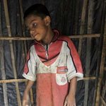 <b>sos</b> 필요해! 쇠사슬로 헛간에 묶인 8살 노예소년