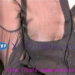 케이트 보스워스 셔츠가 넘 내려가 <b>본의</b> 아니게 가슴 노출