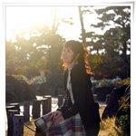 이연두 <b>야외</b> 화보, 시선은 위로 고정?