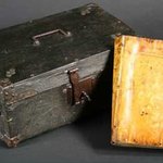 망자의 얼굴보이는 사람가죽 유령책?