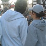 [이동건 한지혜] <b>롯데</b>월드에서 손잡고 있는사진^^;;  딱걸렸네~~~~