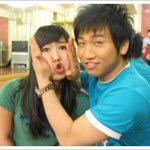사유리랑 너무 친해보이는 <b>유세윤</b>~우린 볼에 손대는 사이