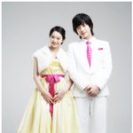 신민아의 <b>늘씬</b>한 전신 보랏빛 각선미