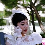 한예슬 <b>웨딩</b>드레스 입고 누구랑 통화중?