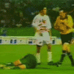 상대팀의 사주를 받은 의료진 <b>비범</b>한 발차기