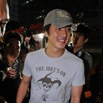 정준호 드라마 뒷<b>풀이</b>에서 편안해 보이는 복장으로!