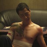 조인성 <b>허리</b>에 있는 튼살..그런데!?