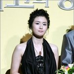[최정윤]시상식 사회를 맡은 최정윤, 등 파인 과감한 <b>올</b>블랙 드레스