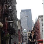 단발머리 려원 <b>빗질</b> 좀 하시지..