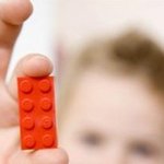 아들 이름을 '레고'로 하려고 소송벌인 부모;