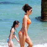 오렌지색 비키니 입은 케이트 베켄<b>세일</b>! 탄탄한 몸매 굳!