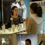 <b>소이</b>, 백화점에서 화장품사고 있는 ..직찍!!