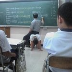 <b>수업</b>하다가 다리아픈 선생님은